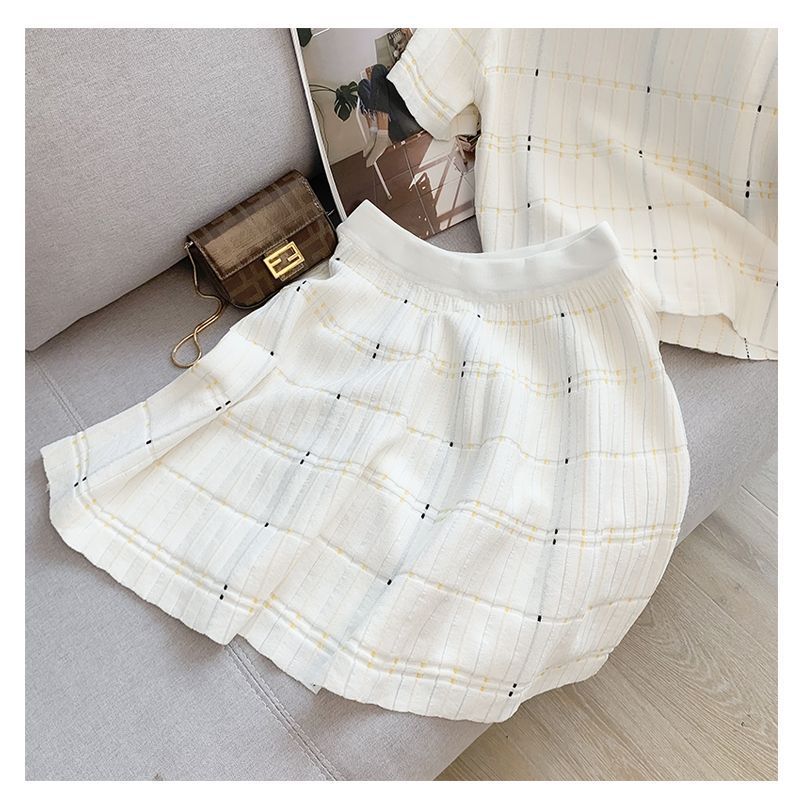 French Half Length Skirt Outfit