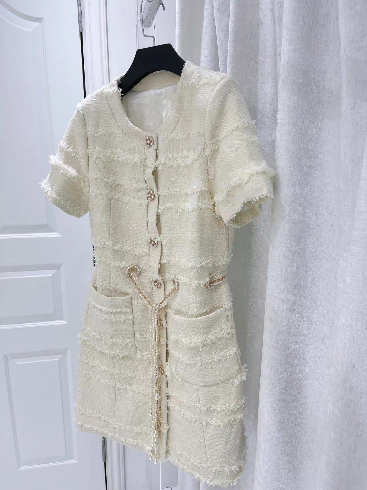 Short-sleeved Dress With Braided Pearl Chain