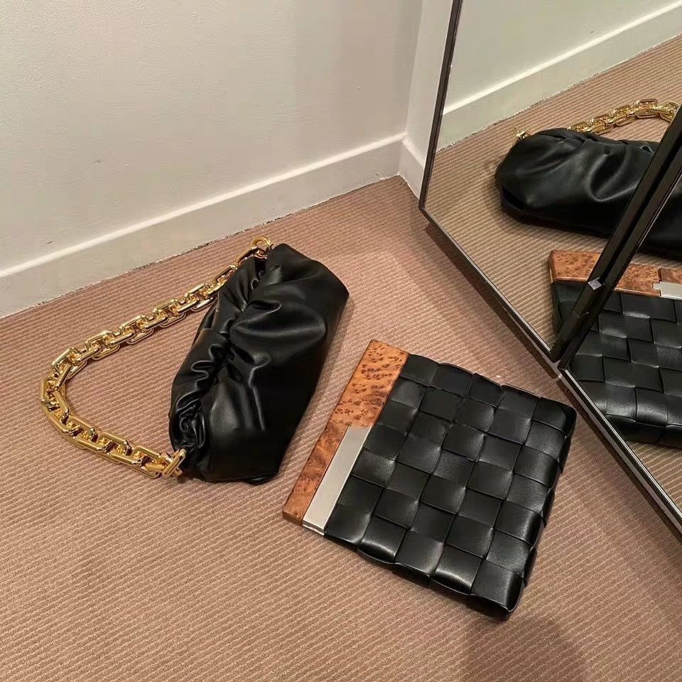 Hand bag woven with wooden handle