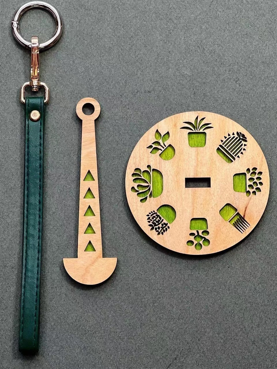 Wooden Craftwork Portable Wrist Yarn Holder To Prevent Tangling And Misalignment