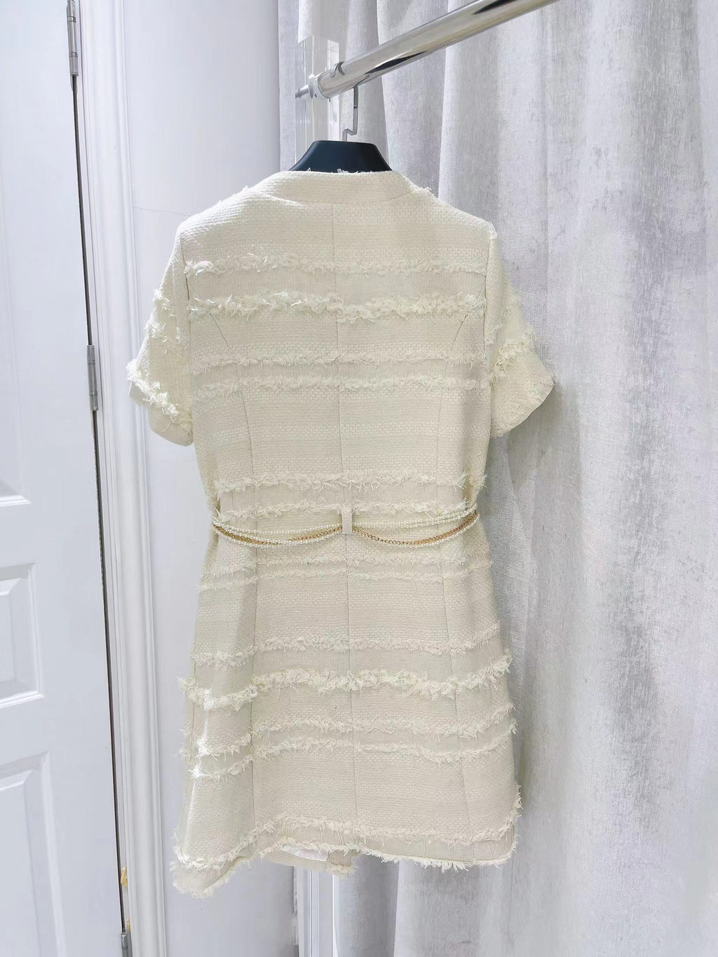 Short-sleeved Dress With Braided Pearl Chain