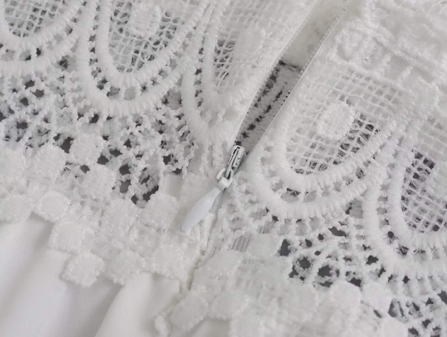 Women's Spring Fashion Simple Lace Stitching White Dress