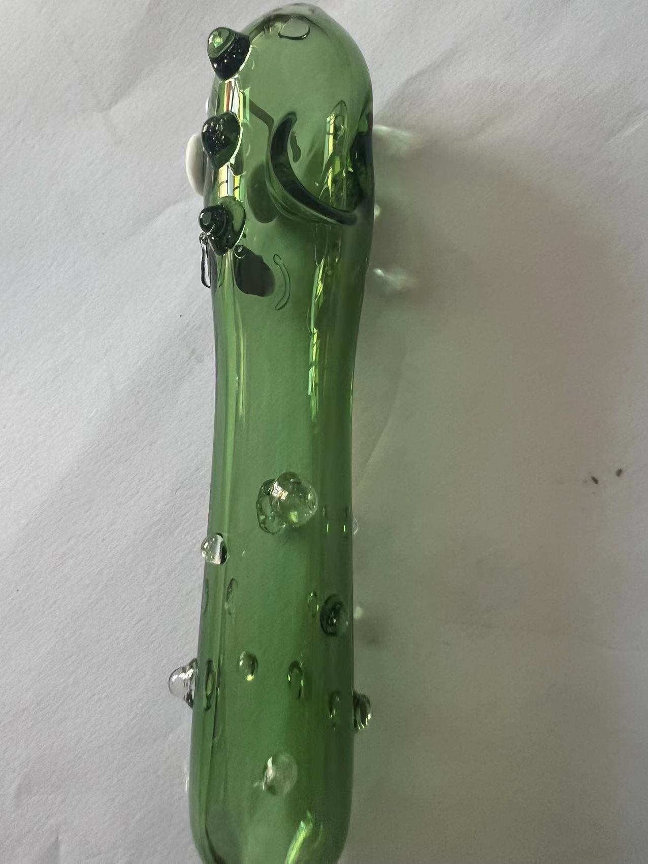Minimalist Household Cartoon Cucumber Shaped Pipe